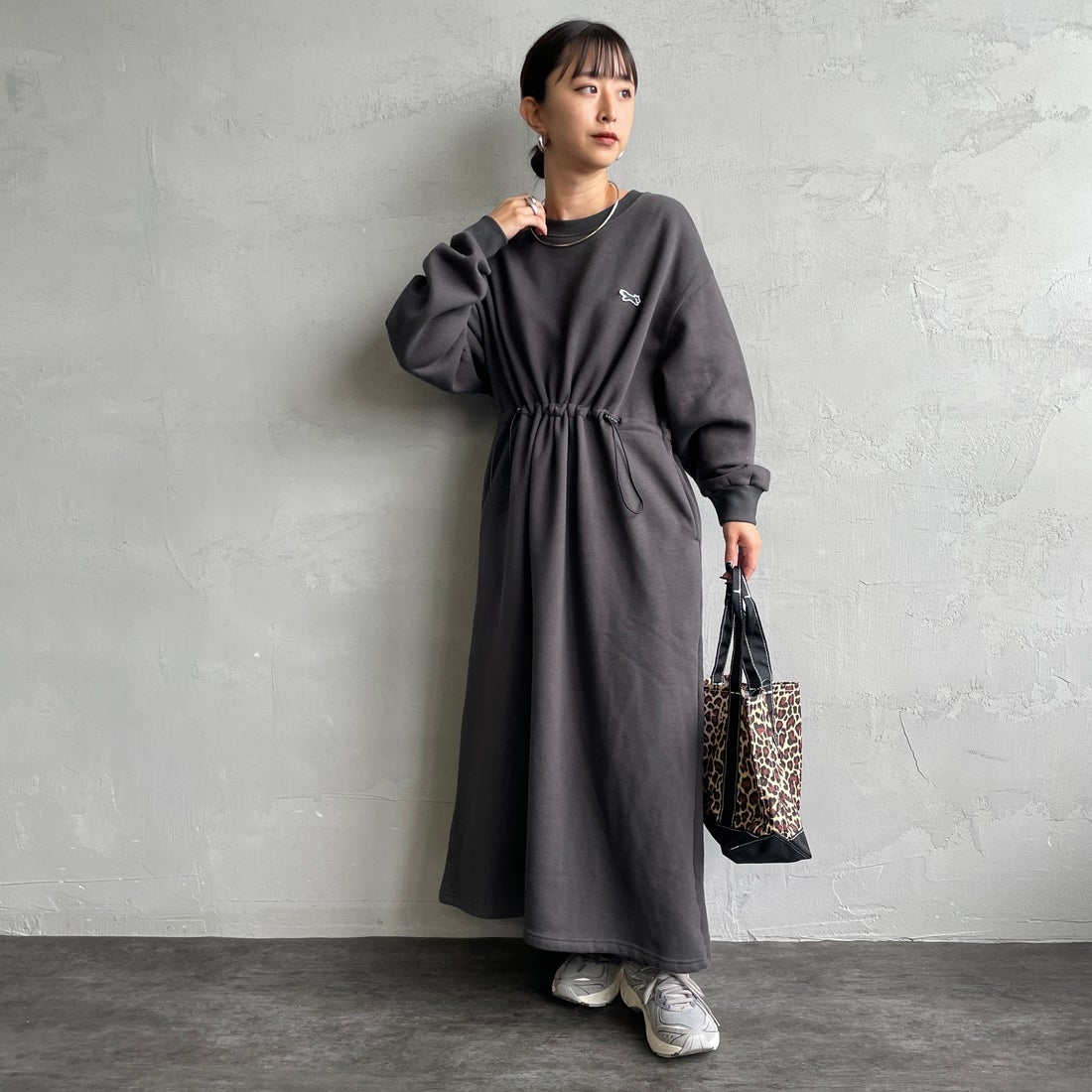 THE FOX [ザフォックス] ウエストドローコード スウェットワンピース [JFL25AW-07-JF] SUMIKURO &&モデル身長：150cm 着用サイズ：S&&