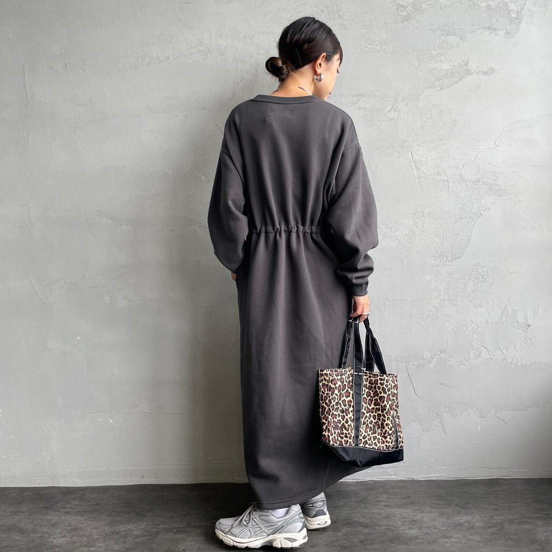 THE FOX [ザフォックス] ウエストドローコード スウェットワンピース [JFL25AW-07-JF] SUMIKURO &&モデル身長：150cm 着用サイズ：S&&