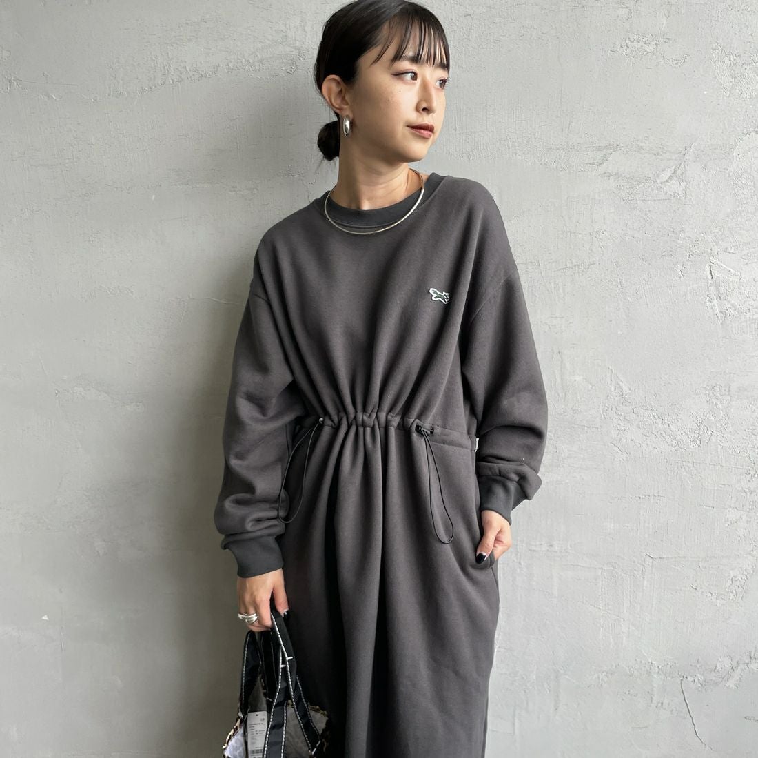 THE FOX [ザフォックス] ウエストドローコード スウェットワンピース [JFL25AW-07-JF] SUMIKURO &&モデル身長：150cm 着用サイズ：S&&