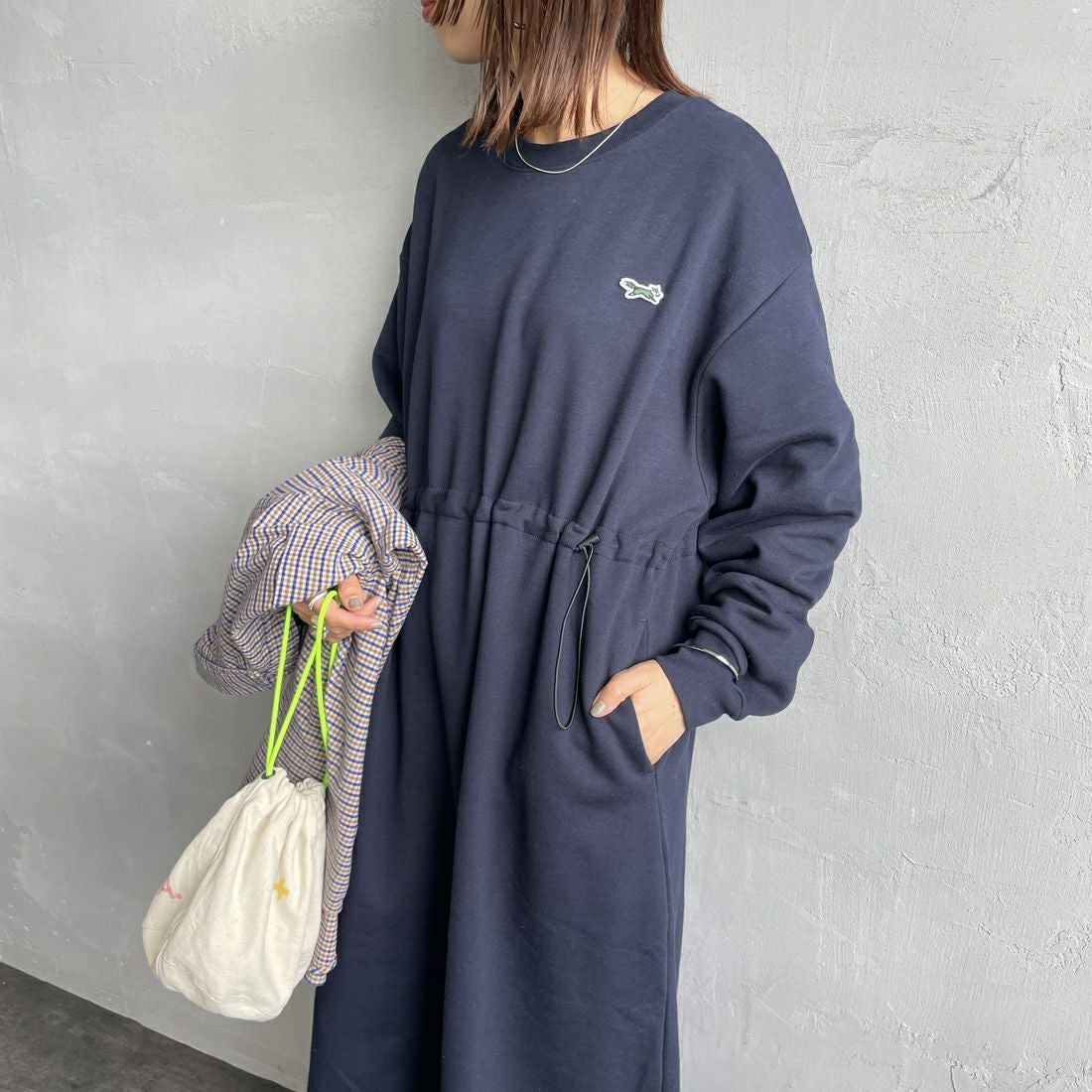 THE FOX [ザフォックス] ウエストドローコード スウェットワンピース [JFL25AW-07-JF] NAVY &&モデル身長：159cm 着用サイズ：M&&