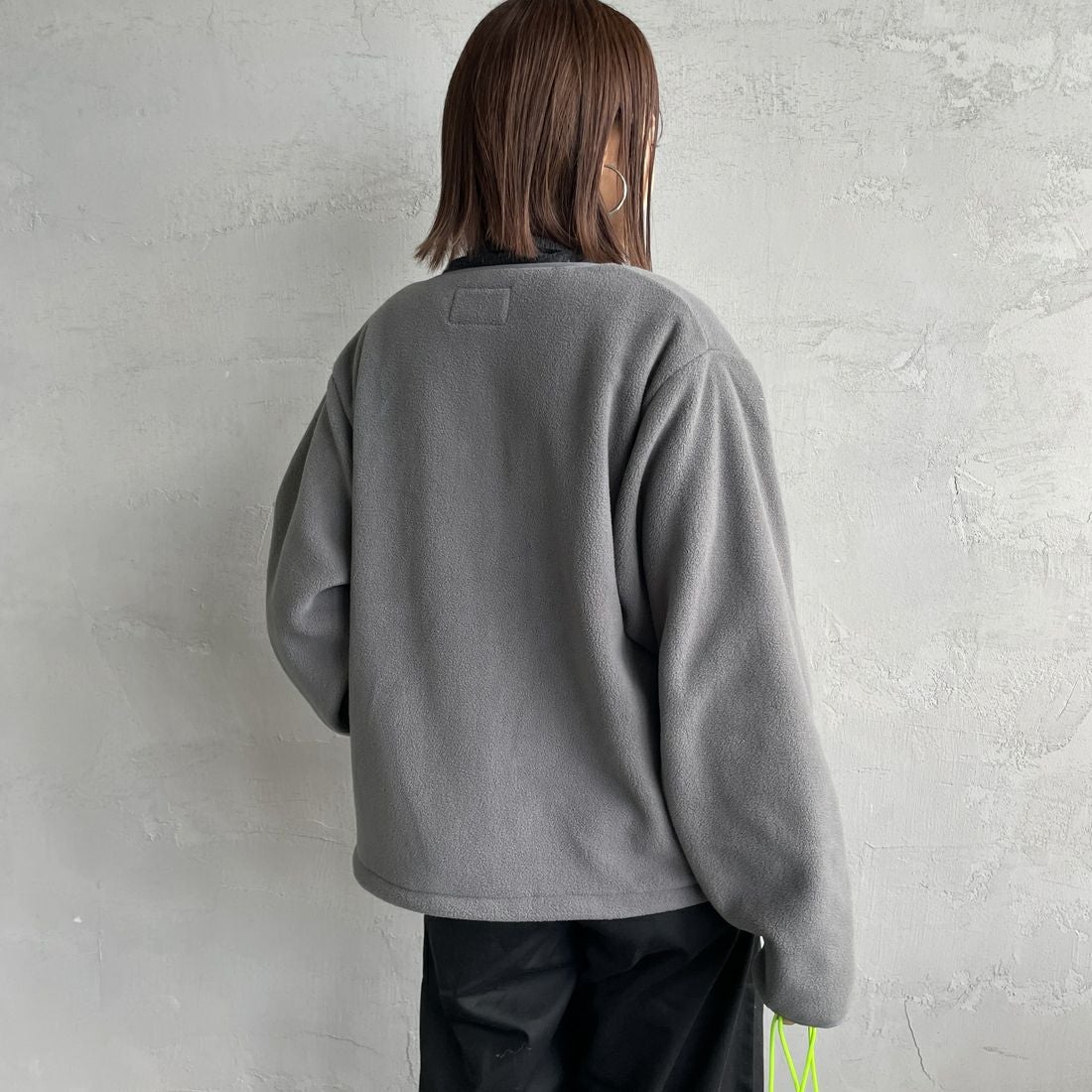 KELTY [ケルティ] 別注 クルーネック フリースカーディガン [KE254W30IN01-JF] CHARCOAL &&モデル身長：159cm 着用サイズ：M&&