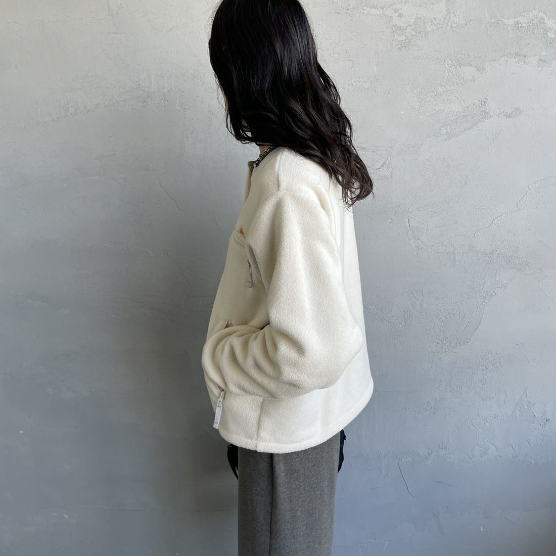 KELTY [ケルティ] 別注 クルーネック フリースカーディガン [KE254W30IN01-JF] IVORY &&モデル身長：159cm 着用サイズ：S&&