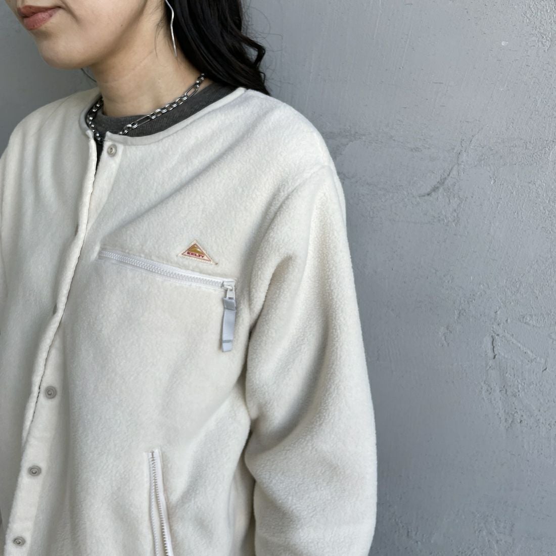KELTY [ケルティ] 別注 クルーネック フリースカーディガン [KE254W30IN01-JF] IVORY &&モデル身長：159cm 着用サイズ：S&&