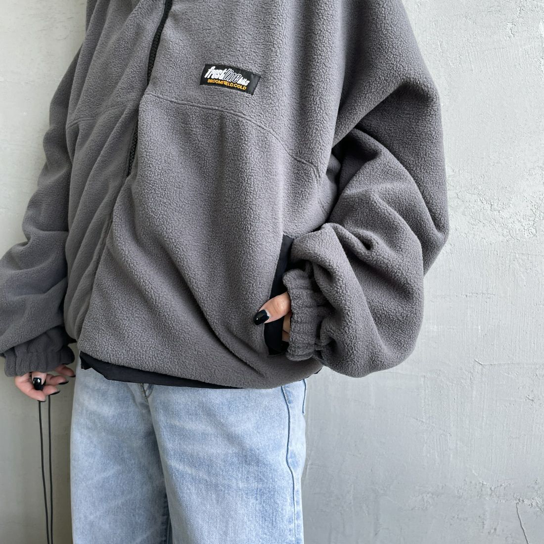 frostline [フロストライン] 別注 リバーシブルフードブルゾン [FL15-JK-IN5-JF] BLACK &&モデル身長：150cm 着用サイズ：S&&