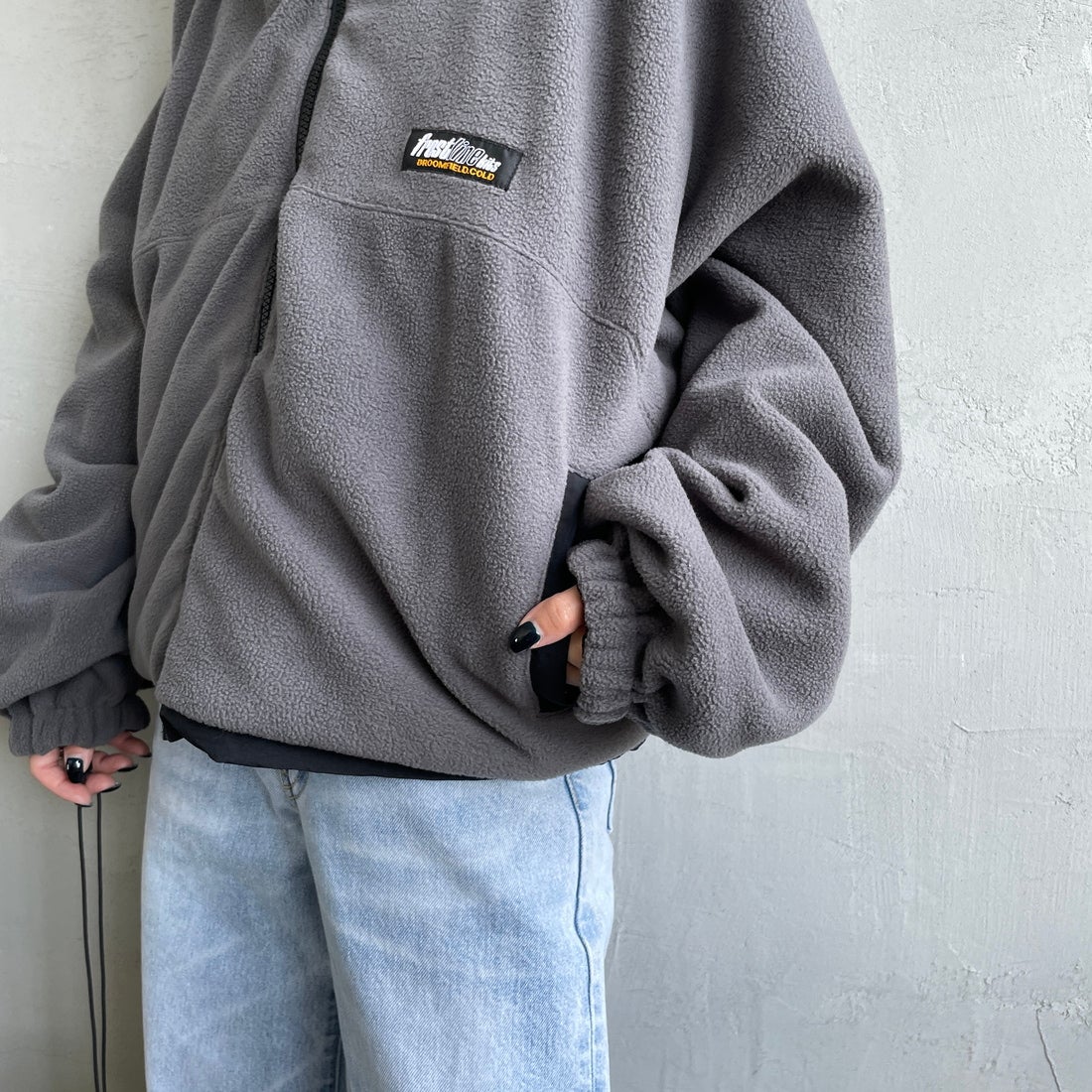 frostline [フロストライン] 別注 リバーシブルフードブルゾン [FL15-JK-IN5-JF] BLACK &&モデル身長：150cm 着用サイズ：S&&