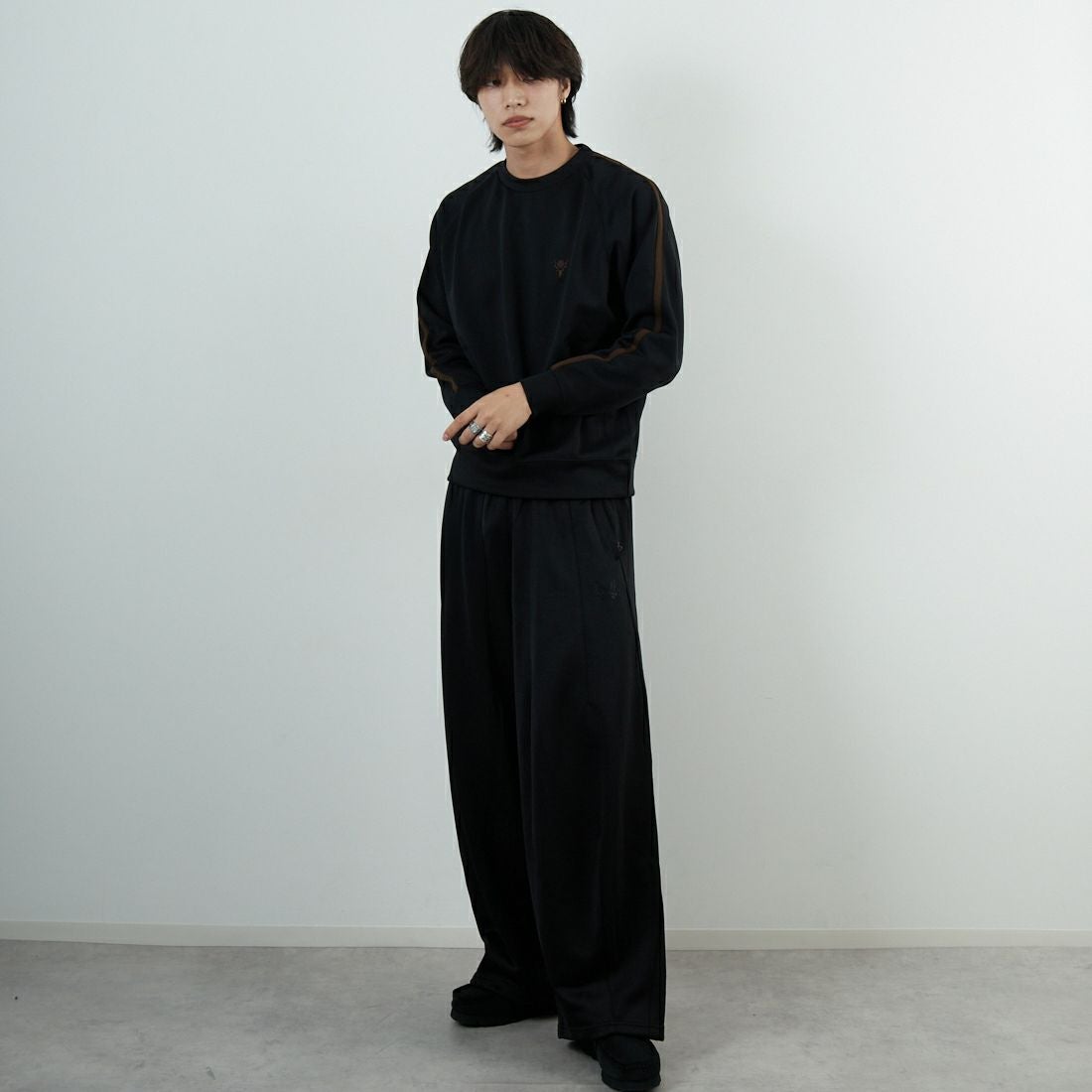 South2West8 [サウスツーウエストエイト] トレーナー クルーネックシャツ [RW635] C BLACK &&モデル身長：179cm 着用サイズ：M&&