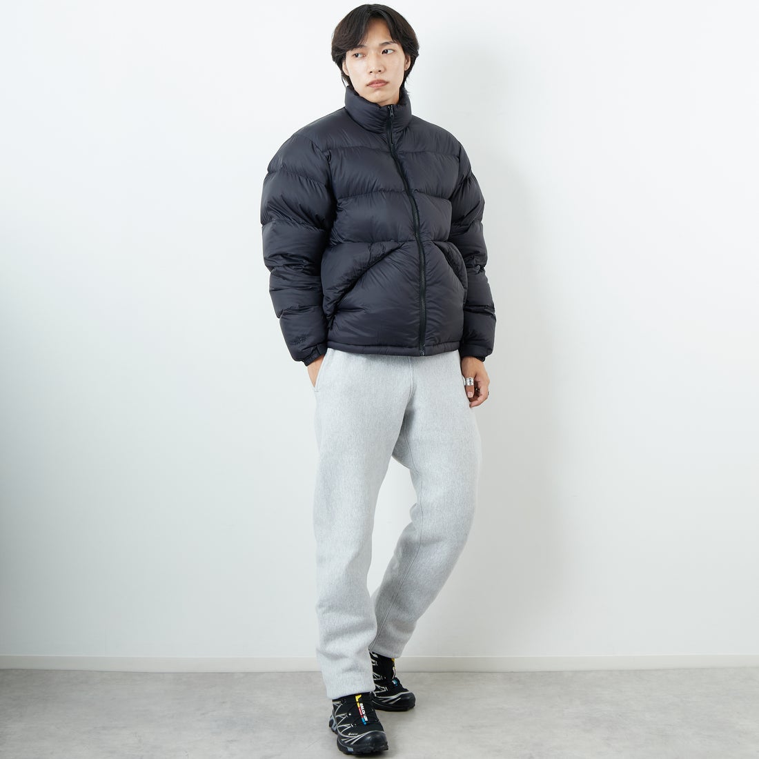 Marmot [マーモット] 別注 ワンポイントロゴ ダウンジャケット [MTFW25UDW329IN-JF] BLACK &&モデル身長：179cm 着用サイズ：L&&