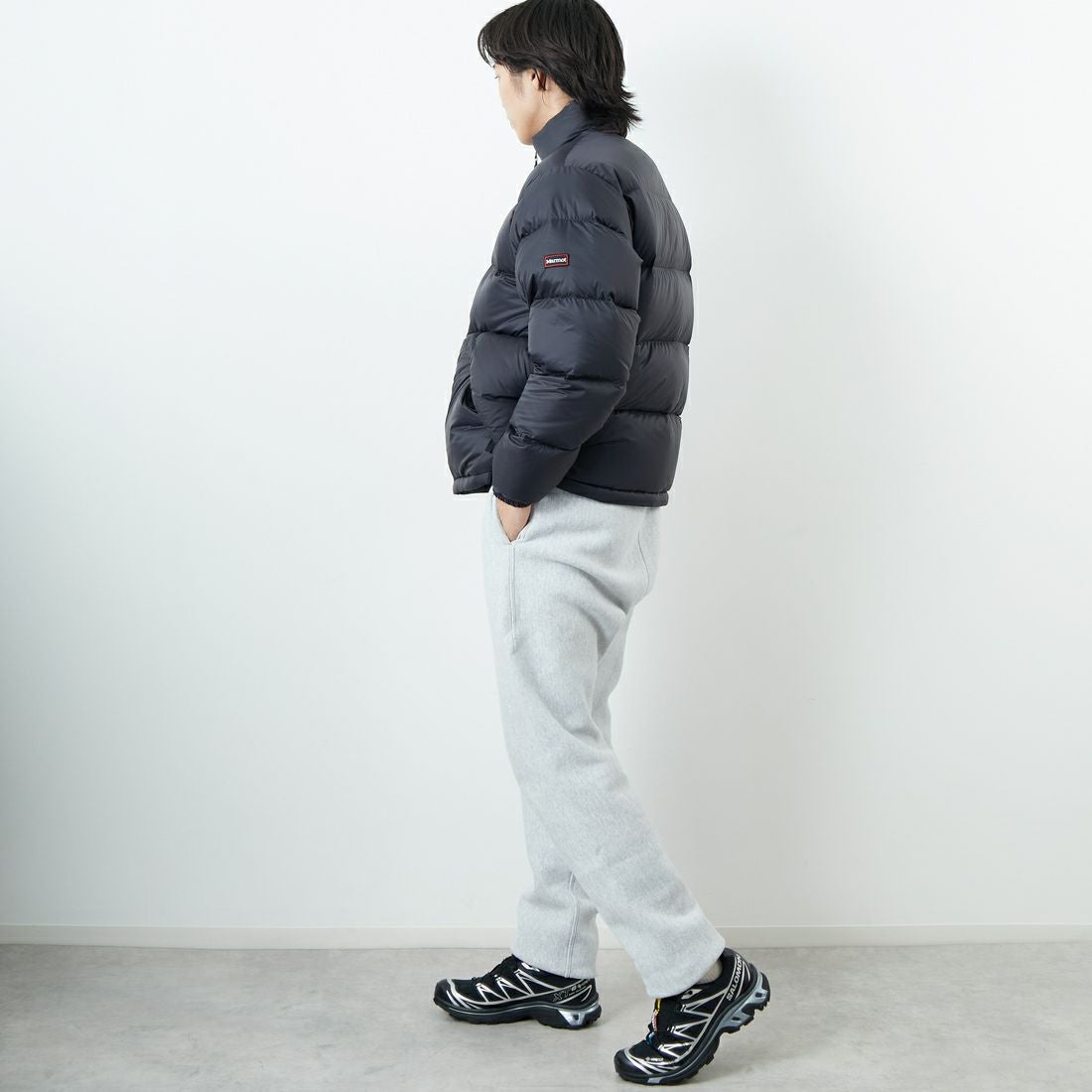 Marmot [マーモット] 別注 ワンポイントロゴ ダウンジャケット [MTFW25UDW329IN-JF] BLACK &&モデル身長：179cm 着用サイズ：L&&