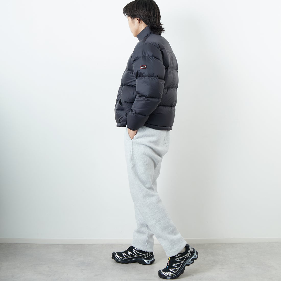 Marmot [マーモット] 別注 ワンポイントロゴ ダウンジャケット [MTFW25UDW329IN-JF] BLACK &&モデル身長：179cm 着用サイズ：L&&