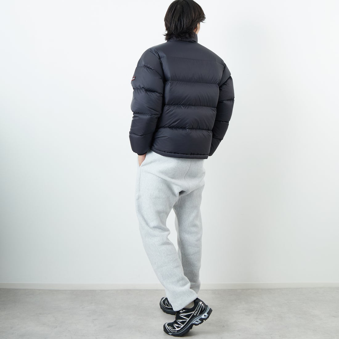 Marmot [マーモット] 別注 ワンポイントロゴ ダウンジャケット [MTFW25UDW329IN-JF] BLACK &&モデル身長：179cm 着用サイズ：L&&