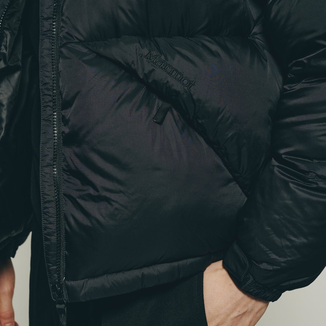 Marmot [マーモット] 別注 ワンポイントロゴ ダウンジャケット [MTFW25UDW329IN-JF] BLACK