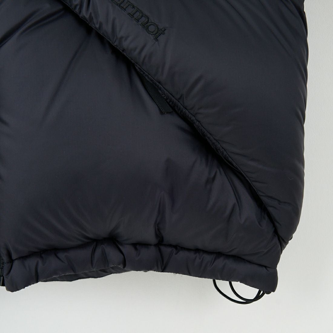 Marmot [マーモット] 別注 ワンポイントロゴ ダウンジャケット [MTFW25UDW329IN-JF] BLACK