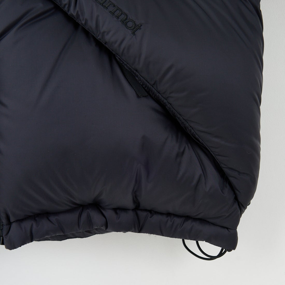 Marmot [マーモット] 別注 ワンポイントロゴ ダウンジャケット [MTFW25UDW329IN-JF] BLACK