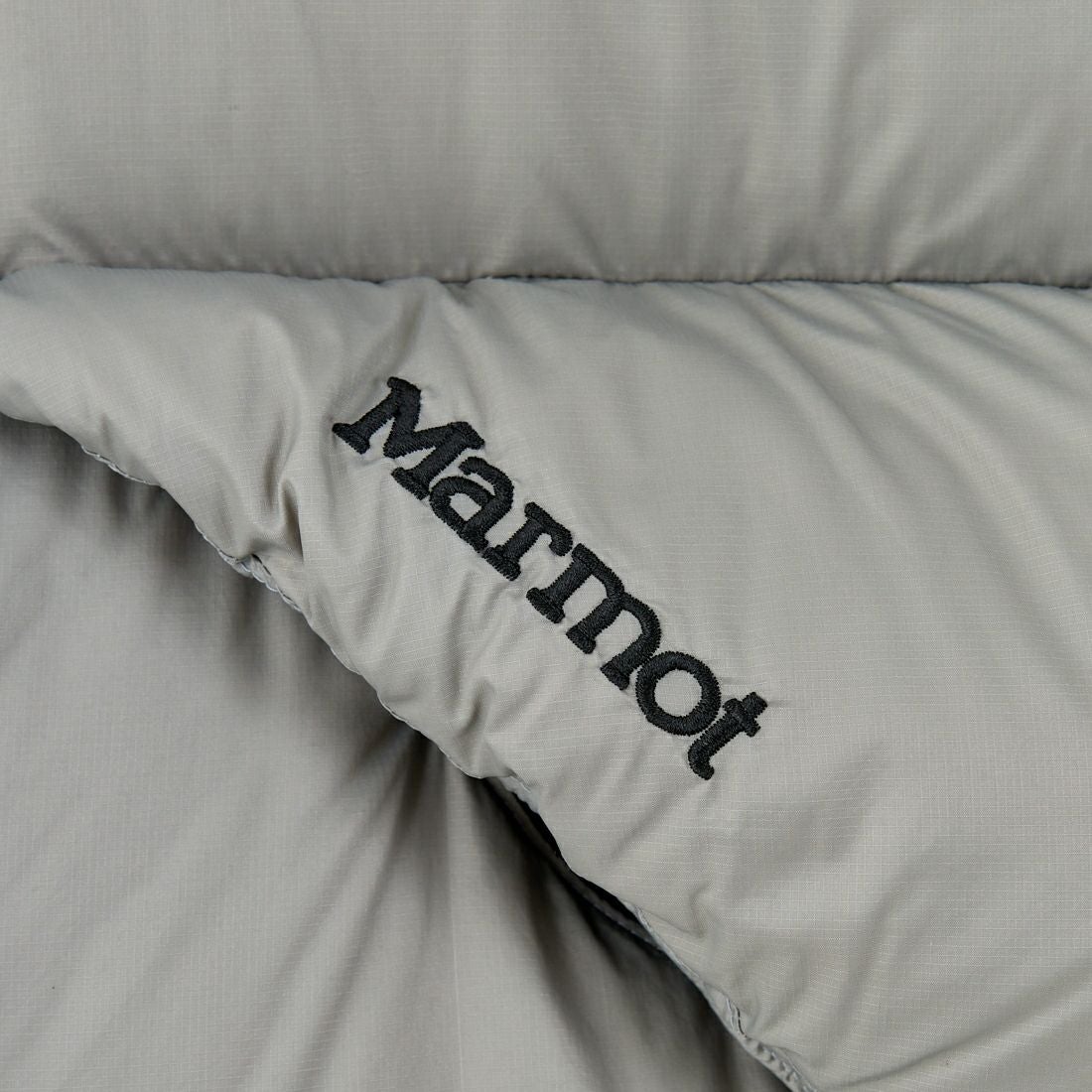 Marmot [マーモット] 別注 ワンポイントロゴ ダウンジャケット [MTFW25UDW329IN-JF] GRAY