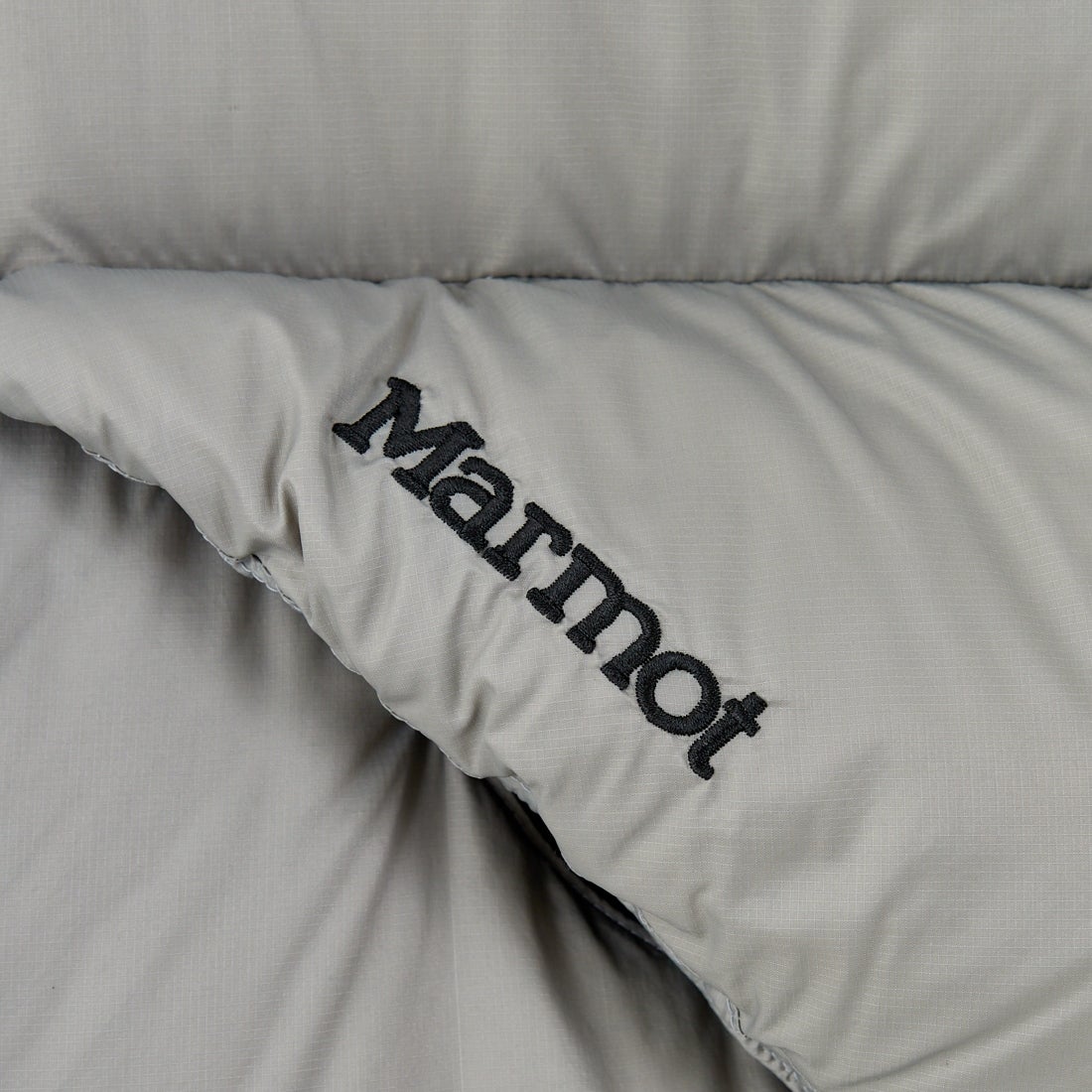 Marmot [マーモット] 別注 ワンポイントロゴ ダウンジャケット [MTFW25UDW329IN-JF] GRAY