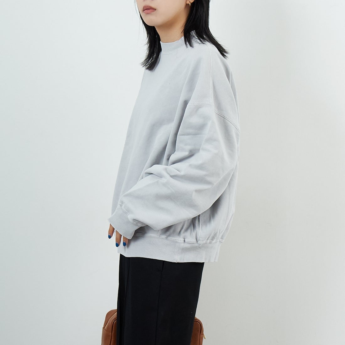 REMI RELIEF [レミレリーフ] ダブルSP加工 裏毛クルースウェット [RN29373244] SAX GRAY &&モデル身長：167cm 着用サイズ：S&&
