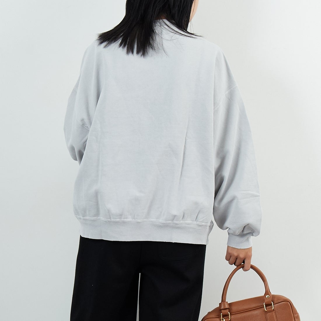 REMI RELIEF [レミレリーフ] ダブルSP加工 裏毛クルースウェット [RN29373244] SAX GRAY &&モデル身長：167cm 着用サイズ：S&&