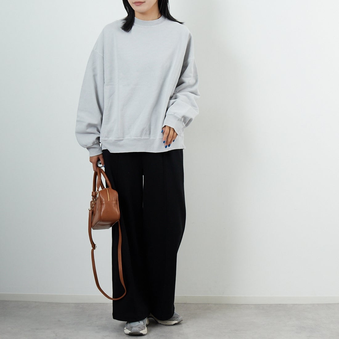 REMI RELIEF [レミレリーフ] ダブルSP加工 裏毛クルースウェット [RN29373244] SAX GRAY &&モデル身長：167cm 着用サイズ：S&&