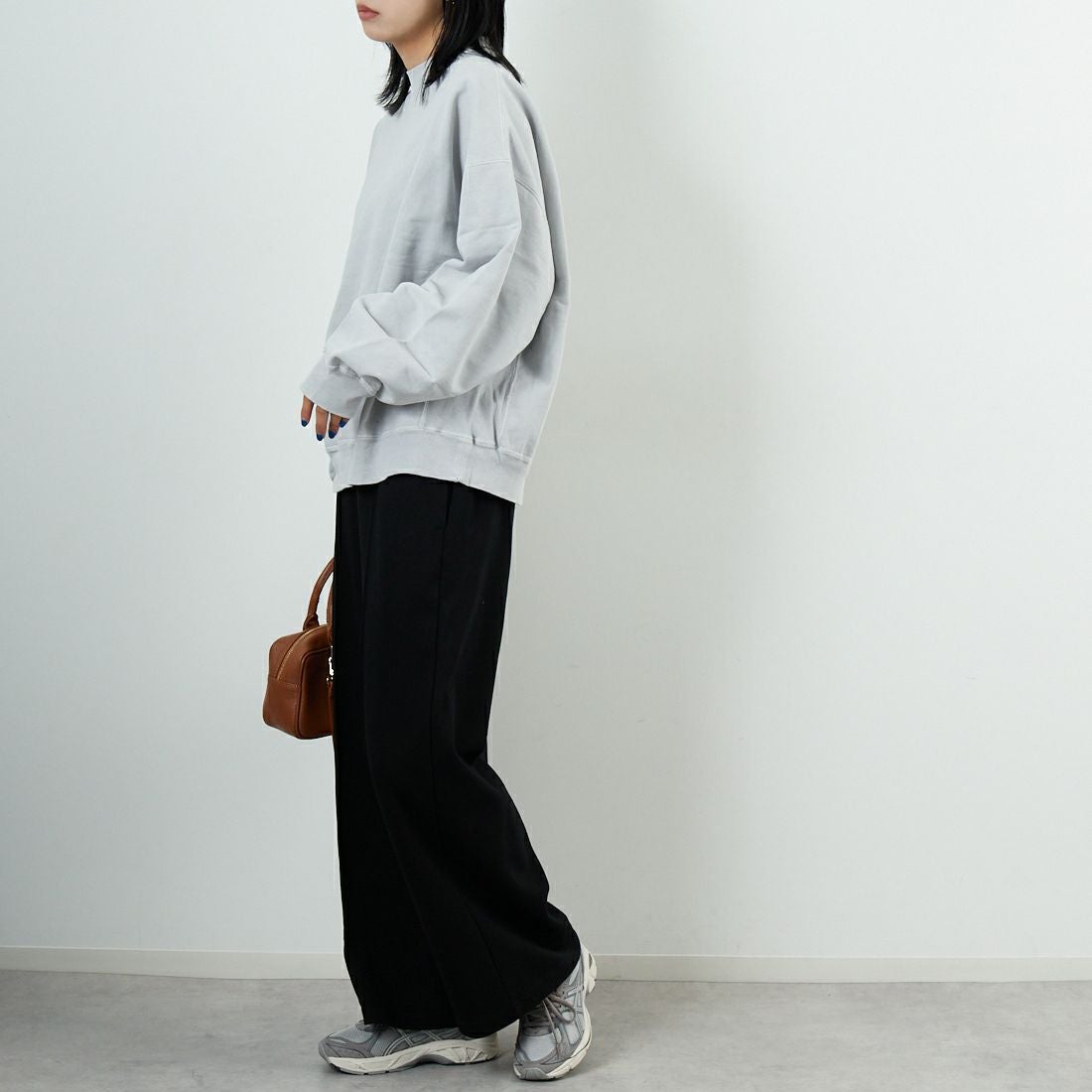 REMI RELIEF [レミレリーフ] ダブルSP加工 裏毛クルースウェット [RN29373244] SAX GRAY &&モデル身長：167cm 着用サイズ：S&&