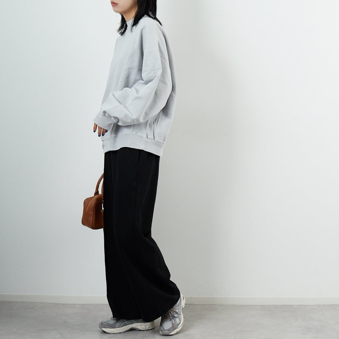 REMI RELIEF [レミレリーフ] ダブルSP加工 裏毛クルースウェット [RN29373244] SAX GRAY &&モデル身長：167cm 着用サイズ：S&&