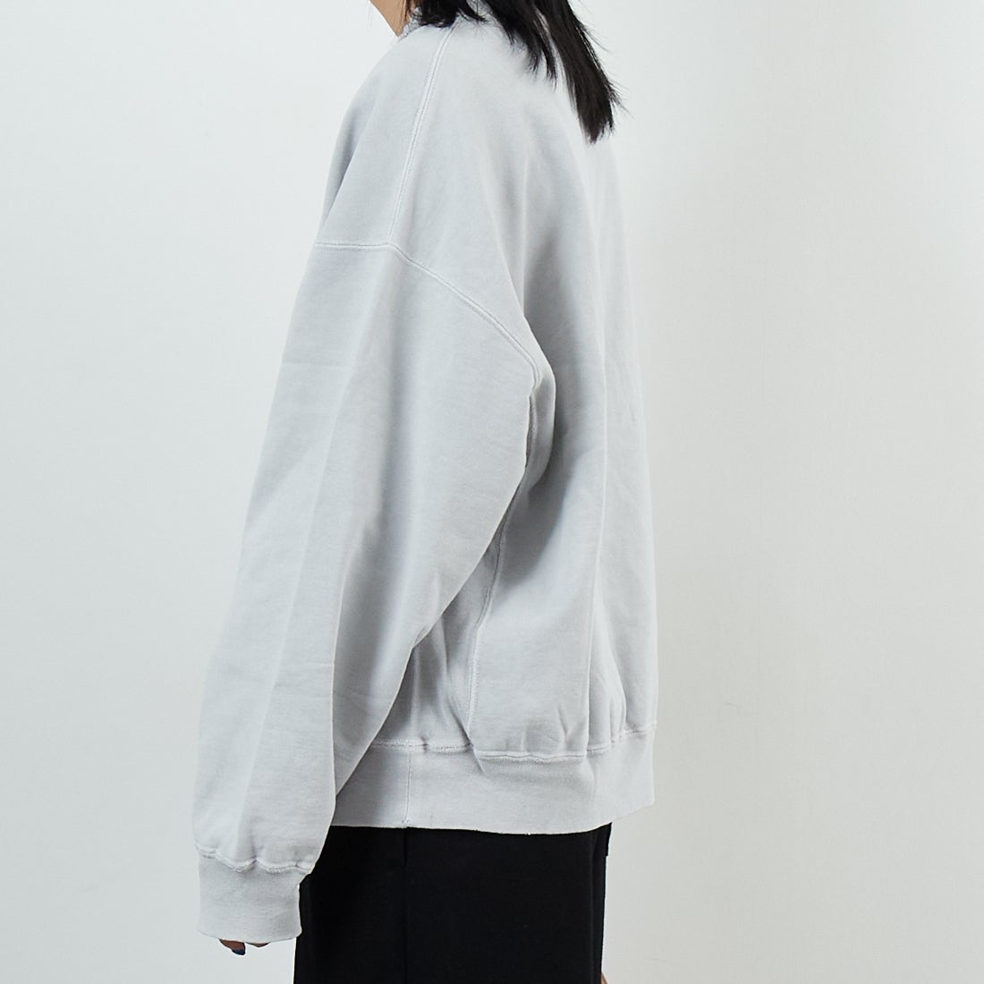 REMI RELIEF [レミレリーフ] ダブルSP加工 裏毛クルースウェット [RN29373244] SAX GRAY &&モデル身長：167cm 着用サイズ：S&&