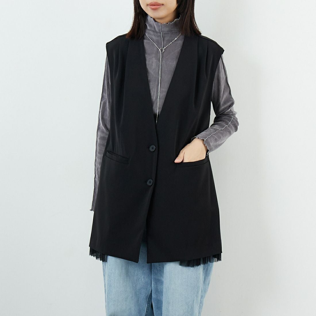 DIGNITE COLLIER [ディニテコリエ] バックチュールジレ [80256126] 004 ﾌﾞﾗｯｸ &&モデル身長：162cm 着用サイズ：F&&