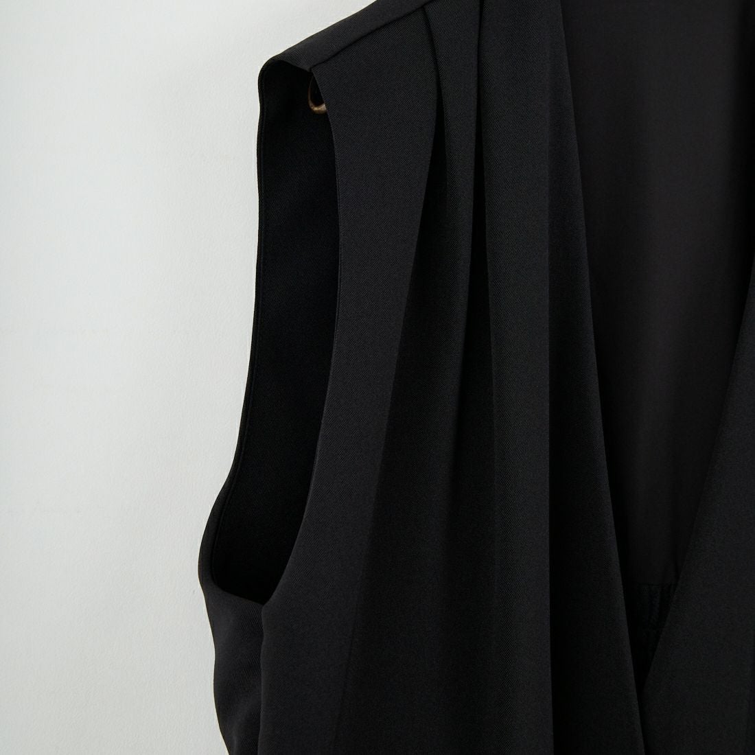 DIGNITE COLLIER [ディニテコリエ] バックチュールジレ [80256126] 004 ﾌﾞﾗｯｸ