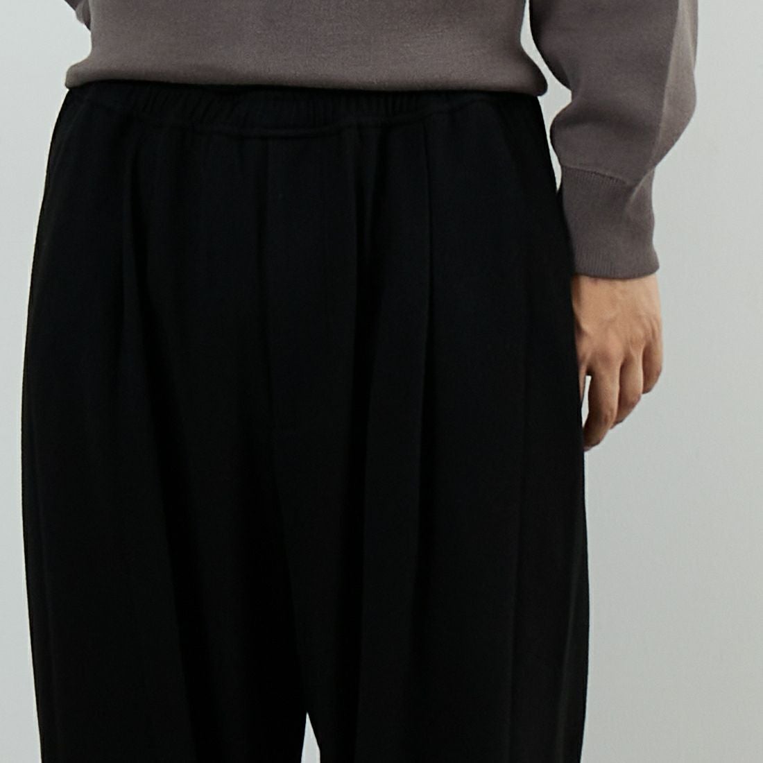 Noir Fabrik [ヌワールファブリック] ソフトフランネル ミニマルワイドスラックス [NF-254-081] BLACK &&モデル身長：179cm 着用サイズ：48&&