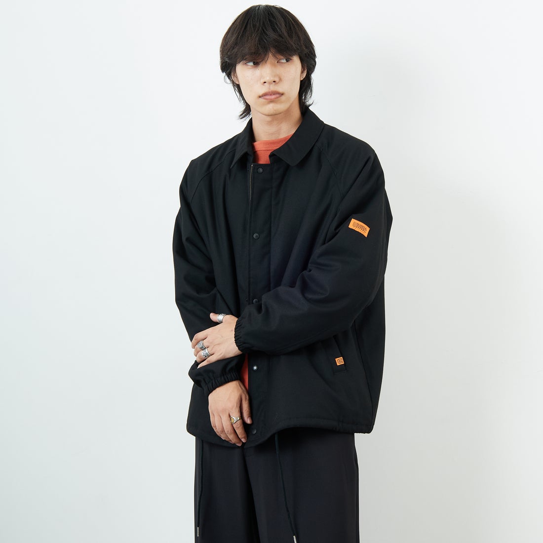 UNIVERSAL OVERALL [ユニバーサルオーバーオール] 別注 中綿入りコーチジャケット [U2531422IN-JF] BLACK &&モデル身長：179cm 着用サイズ：L&&