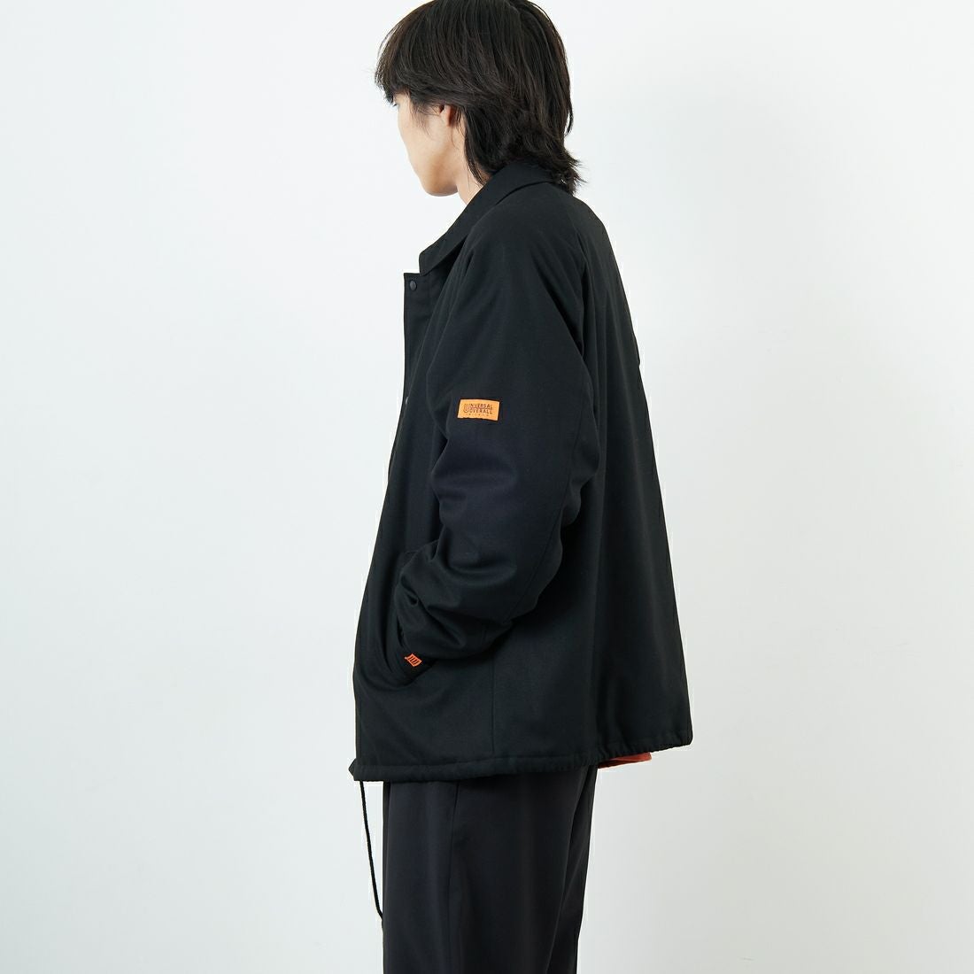 UNIVERSAL OVERALL [ユニバーサルオーバーオール] 別注 中綿入りコーチジャケット [U2531422IN-JF] BLACK &&モデル身長：179cm 着用サイズ：L&&