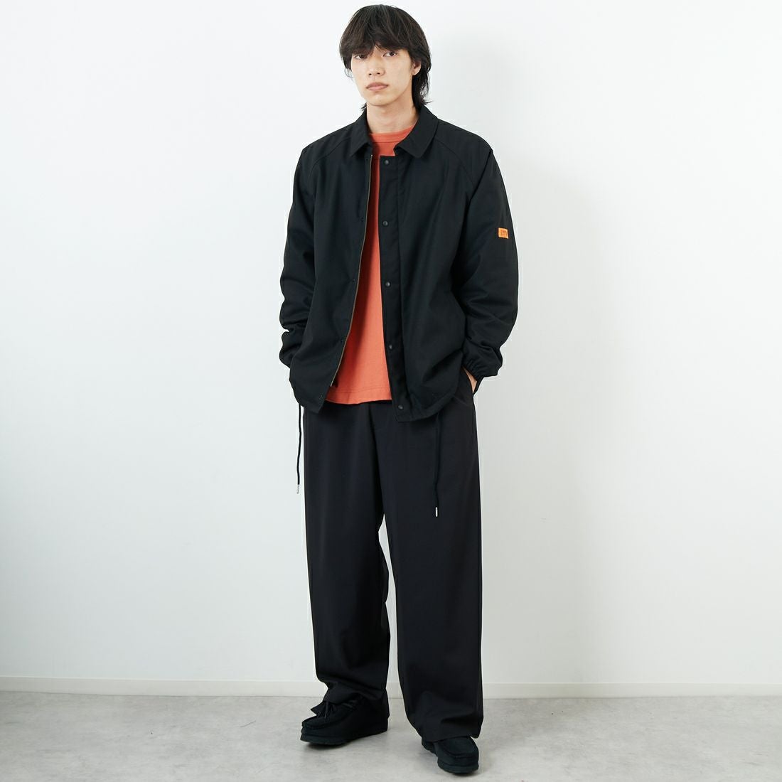 UNIVERSAL OVERALL [ユニバーサルオーバーオール] 別注 中綿入りコーチジャケット [U2531422IN-JF] BLACK &&モデル身長：179cm 着用サイズ：L&&