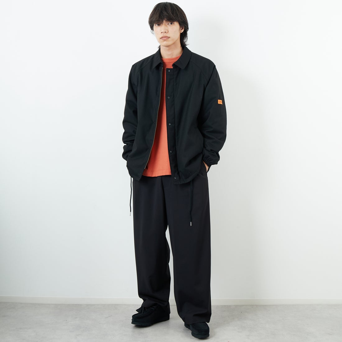 UNIVERSAL OVERALL [ユニバーサルオーバーオール] 別注 中綿入りコーチジャケット [U2531422IN-JF] BLACK &&モデル身長：179cm 着用サイズ：L&&
