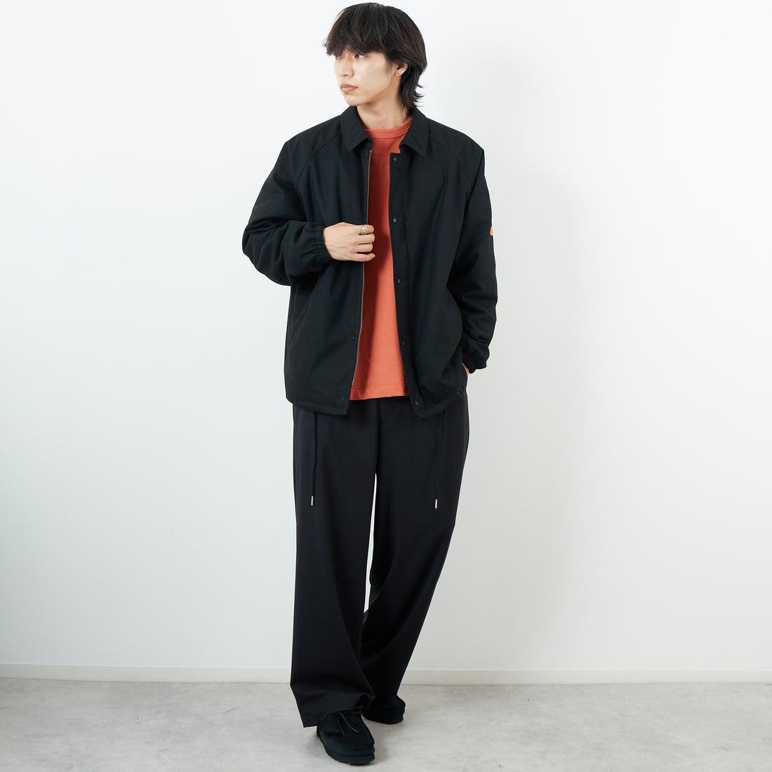 UNIVERSAL OVERALL [ユニバーサルオーバーオール] 別注 中綿入りコーチジャケット [U2531422IN-JF] BLACK &&モデル身長：179cm 着用サイズ：L&&