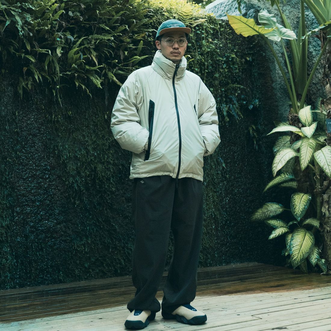 JEANSFACTORY × NANGA [ジーンズファクトリー × ナンガ] 別注 オーロラテックスダウンジャケット [JMP-254-030-JF] IVORY &&モデル身長：168cm 着用サイズ：L&&