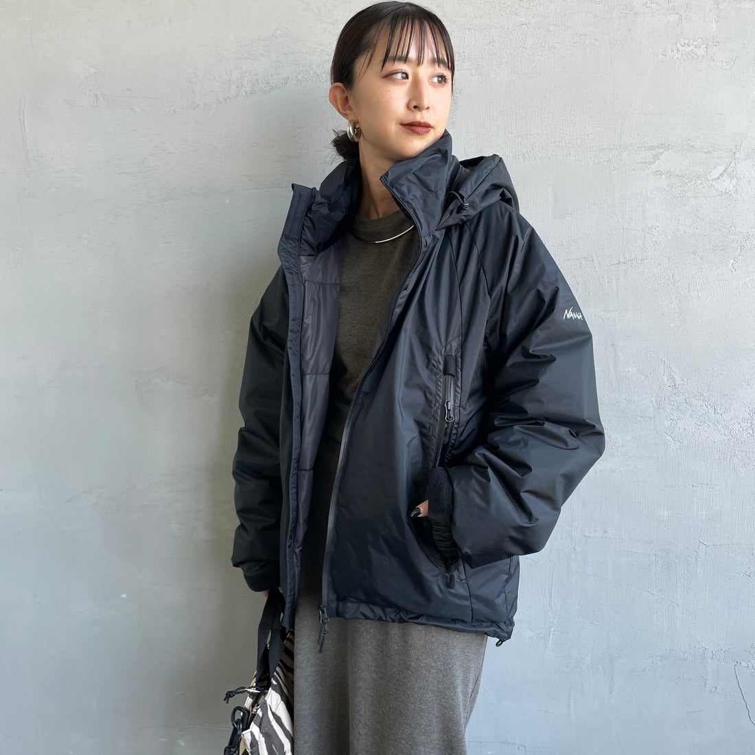 JEANSFACTORY × NANGA [ジーンズファクトリー × ナンガ] 別注 オーロラテックスダウンジャケット [JMP-254-030-JF] BLACK &&モデル身長：150cm 着用サイズ：S&&