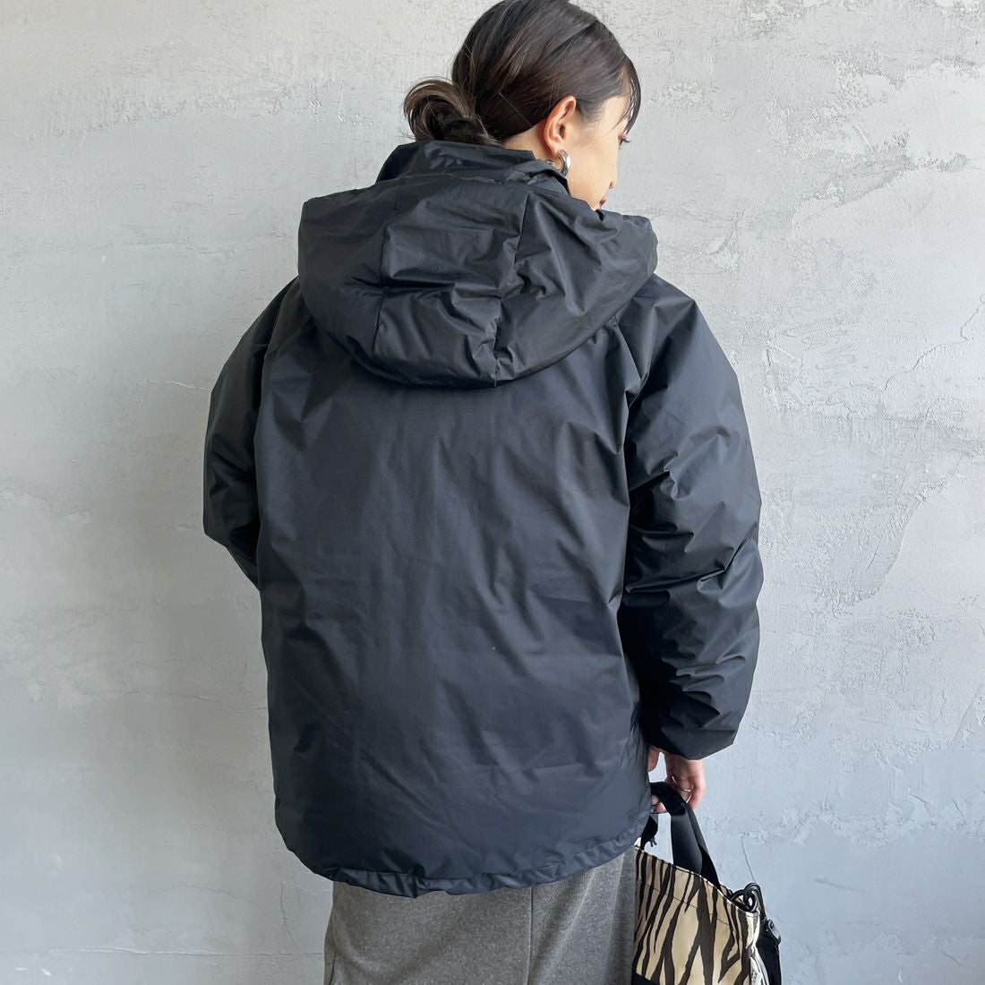 JEANSFACTORY × NANGA [ジーンズファクトリー × ナンガ] 別注 オーロラテックスダウンジャケット [JMP-254-030-JF] BLACK &&モデル身長：150cm 着用サイズ：S&&