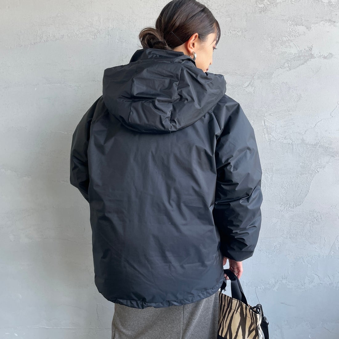 JEANSFACTORY × NANGA [ジーンズファクトリー × ナンガ] 別注 オーロラテックスダウンジャケット [JMP-254-030-JF] BLACK &&モデル身長：150cm 着用サイズ：S&&