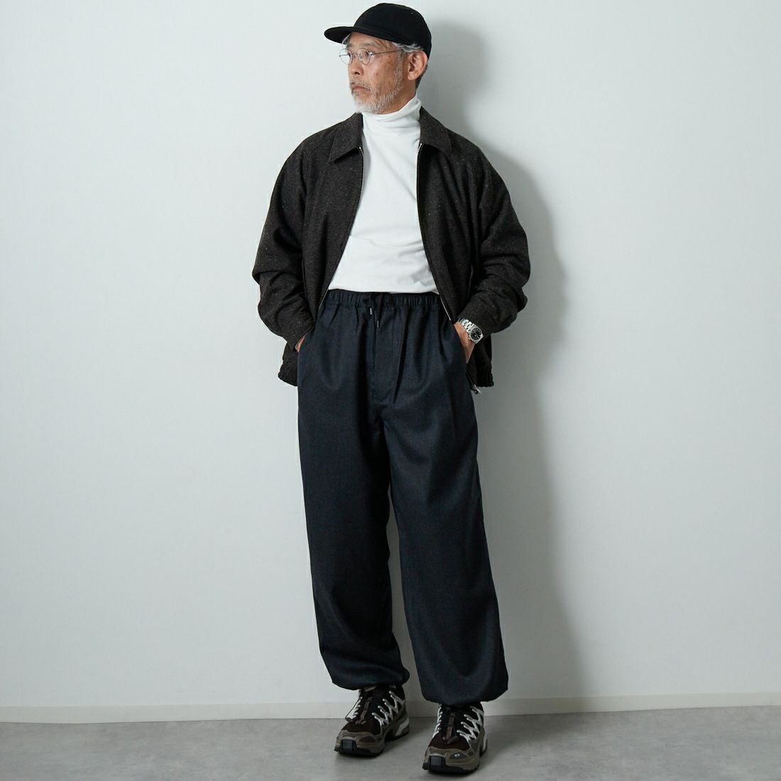 STILL BY HAND [スティルバイハンド] 別注 ウールワイドスピンドルパンツ [2503JF-EX06-JF] CHARCOAL &&モデル身長：174cm 着用サイズ：48&&