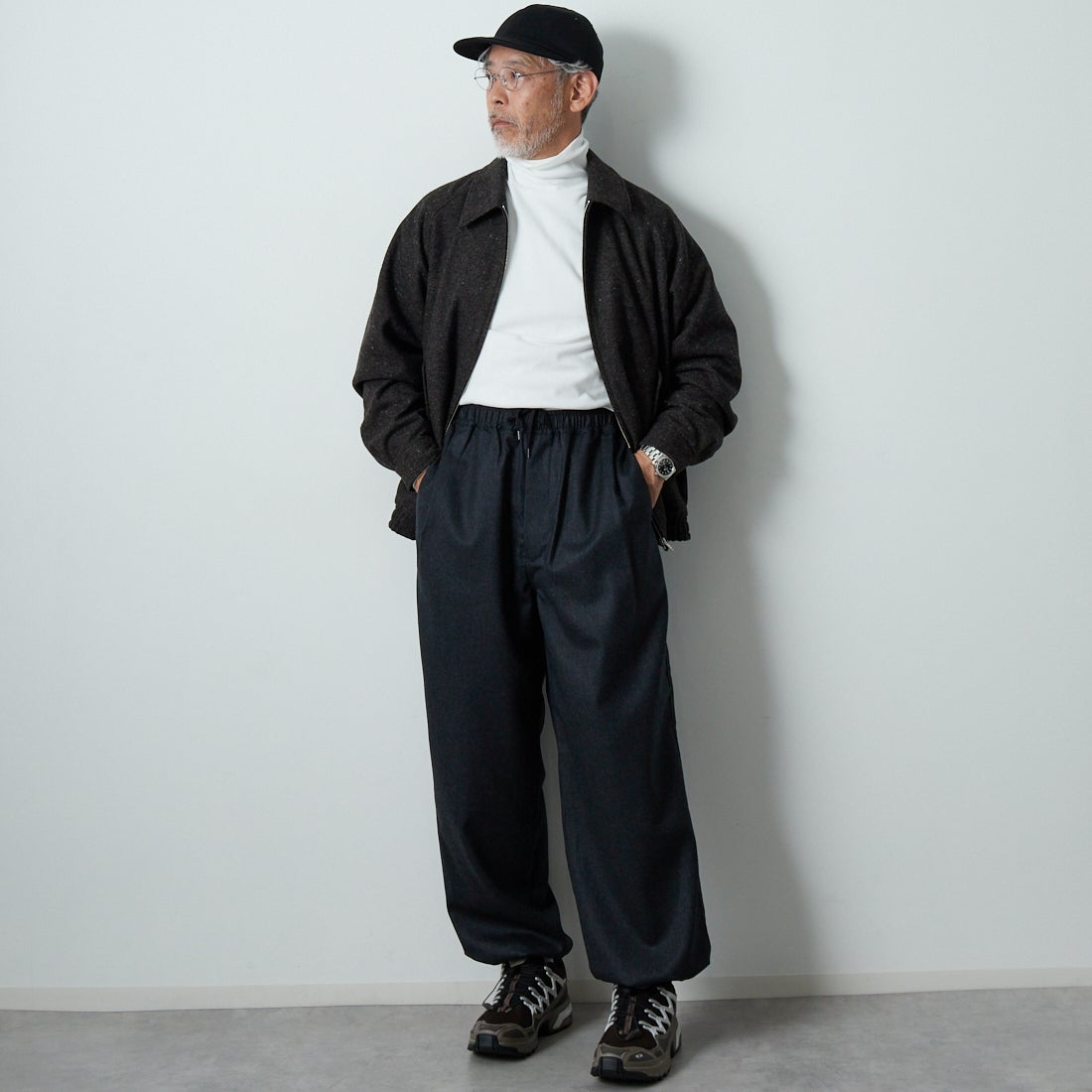 STILL BY HAND [スティルバイハンド] 別注 ウールワイドスピンドルパンツ [2503JF-EX06-JF] CHARCOAL &&モデル身長：174cm 着用サイズ：48&&