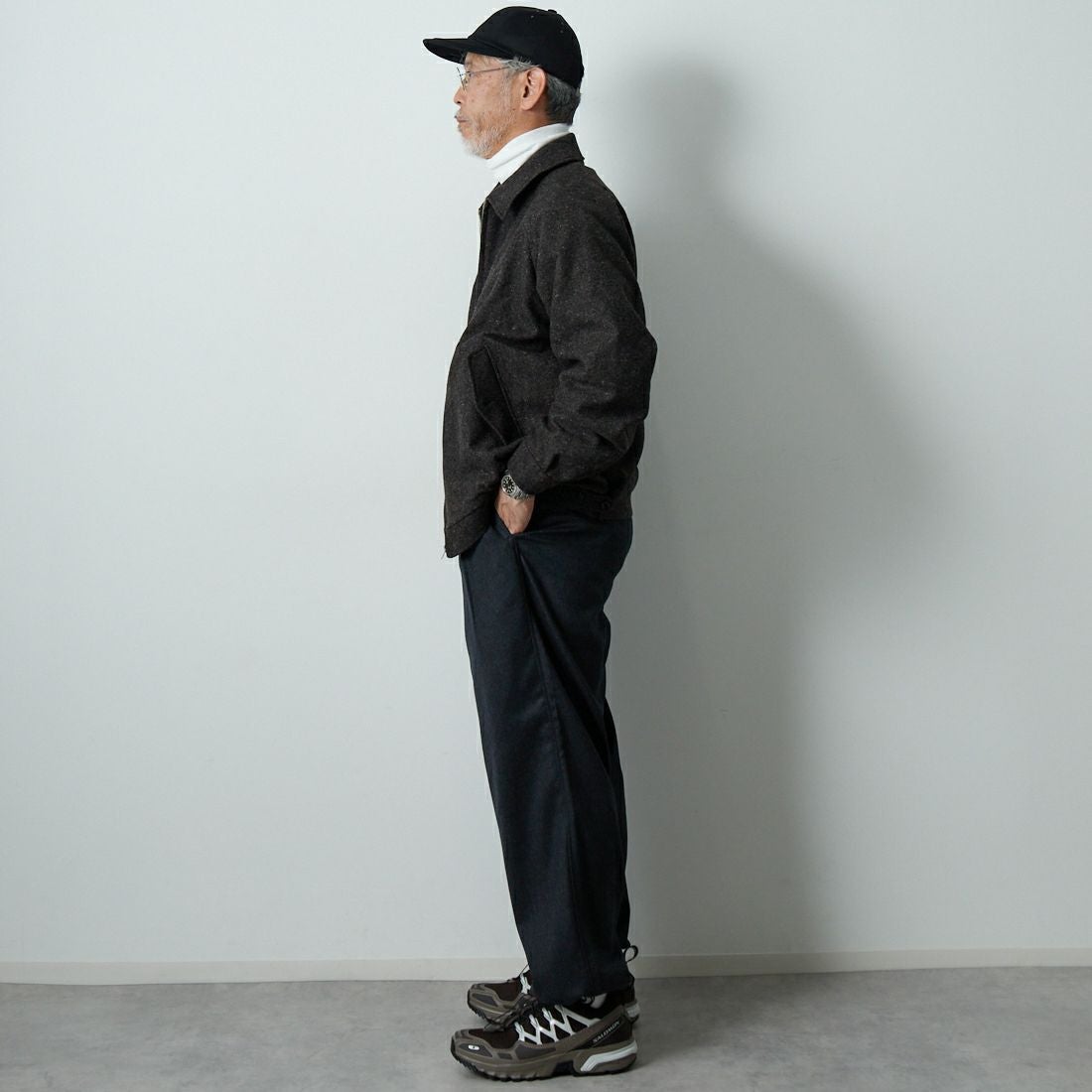 STILL BY HAND [スティルバイハンド] 別注 ウールワイドスピンドルパンツ [2503JF-EX06-JF] CHARCOAL &&モデル身長：174cm 着用サイズ：48&&