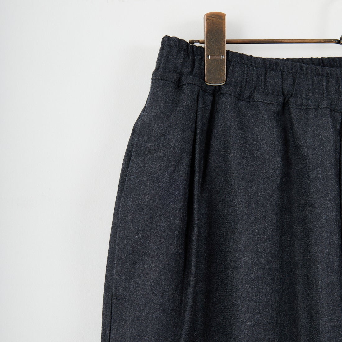 STILL BY HAND [スティルバイハンド] 別注 ウールワイドスピンドルパンツ [2503JF-EX06-JF] CHARCOAL