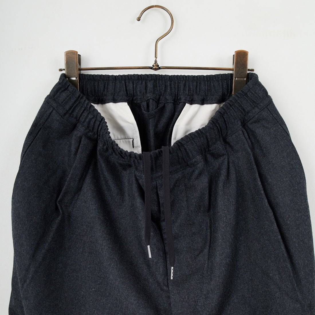 STILL BY HAND [スティルバイハンド] 別注 ウールワイドスピンドルパンツ [2503JF-EX06-JF] CHARCOAL