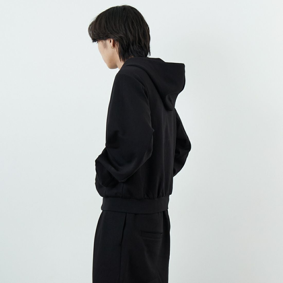 Noir Fabrik [ヌワールファブリック] コットンダンボールジップフーディ [653711] BLACK &&モデル身長：179cm 着用サイズ：M&&