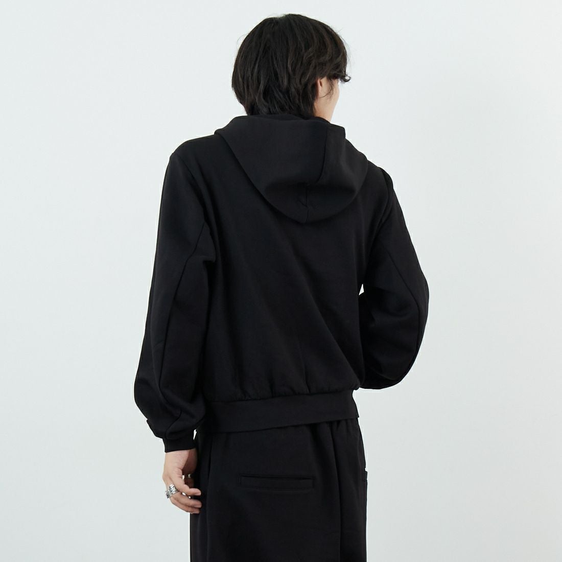 Noir Fabrik [ヌワールファブリック] コットンダンボールジップフーディ [653711] BLACK &&モデル身長：179cm 着用サイズ：M&&