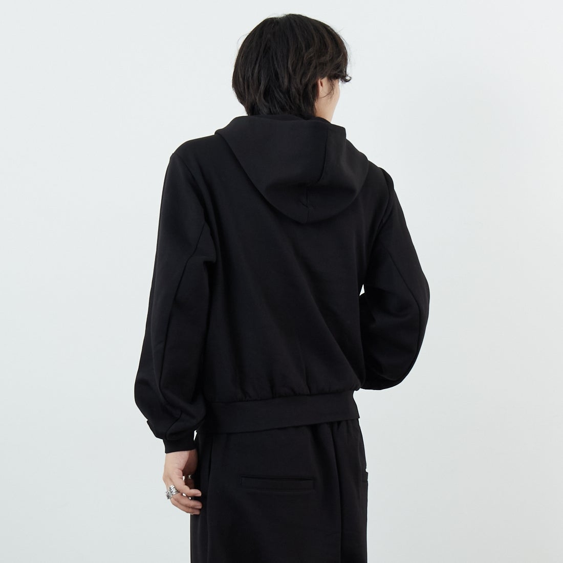 Noir Fabrik [ヌワールファブリック] コットンダンボールジップフーディ [653711] BLACK &&モデル身長：179cm 着用サイズ：M&&