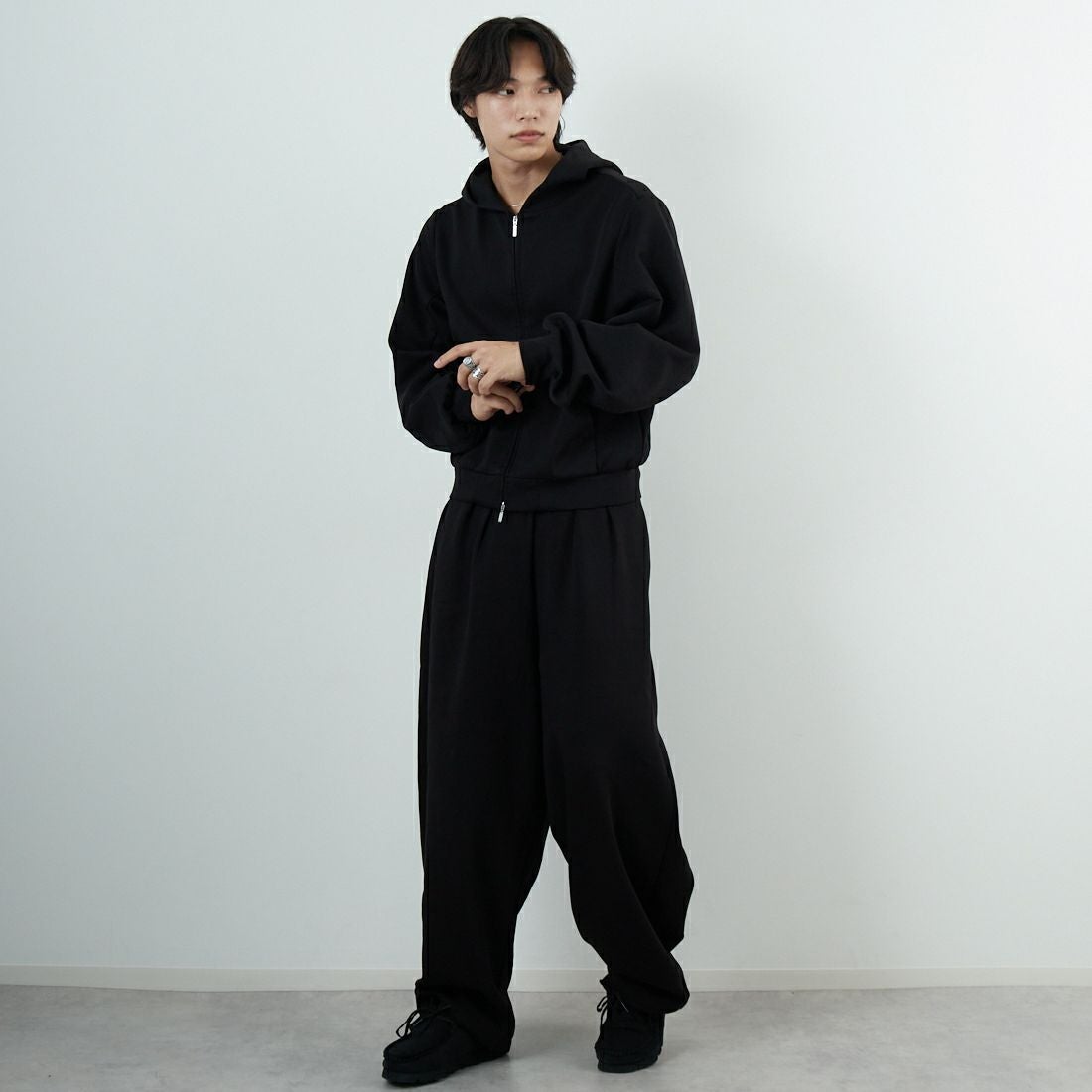 Noir Fabrik [ヌワールファブリック] コットンダンボールジップフーディ [653711] BLACK &&モデル身長：179cm 着用サイズ：M&&