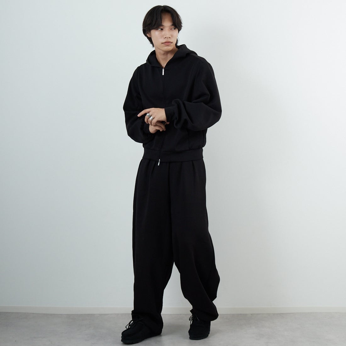 Noir Fabrik [ヌワールファブリック] コットンダンボールジップフーディ [653711] BLACK &&モデル身長：179cm 着用サイズ：M&&