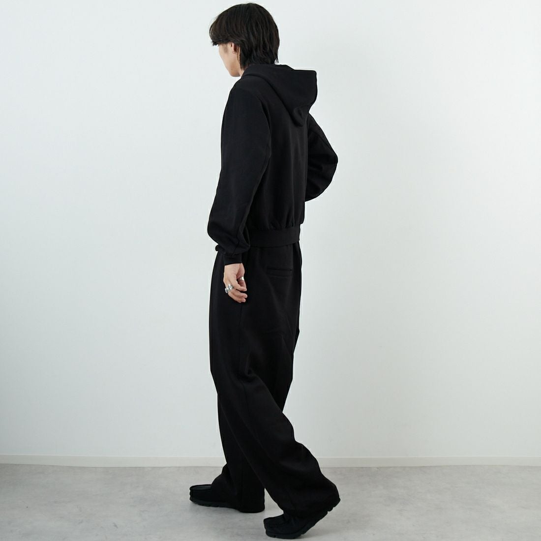 Noir Fabrik [ヌワールファブリック] コットンダンボールジップフーディ [653711] BLACK &&モデル身長：179cm 着用サイズ：M&&