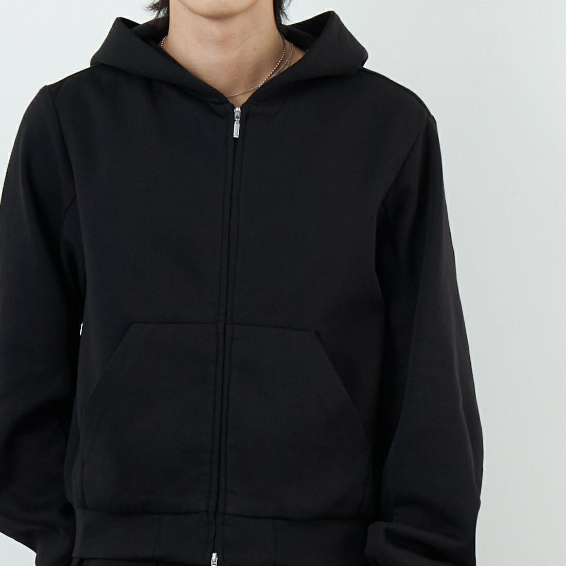 Noir Fabrik [ヌワールファブリック] コットンダンボールジップフーディ [653711] BLACK &&モデル身長：179cm 着用サイズ：M&&
