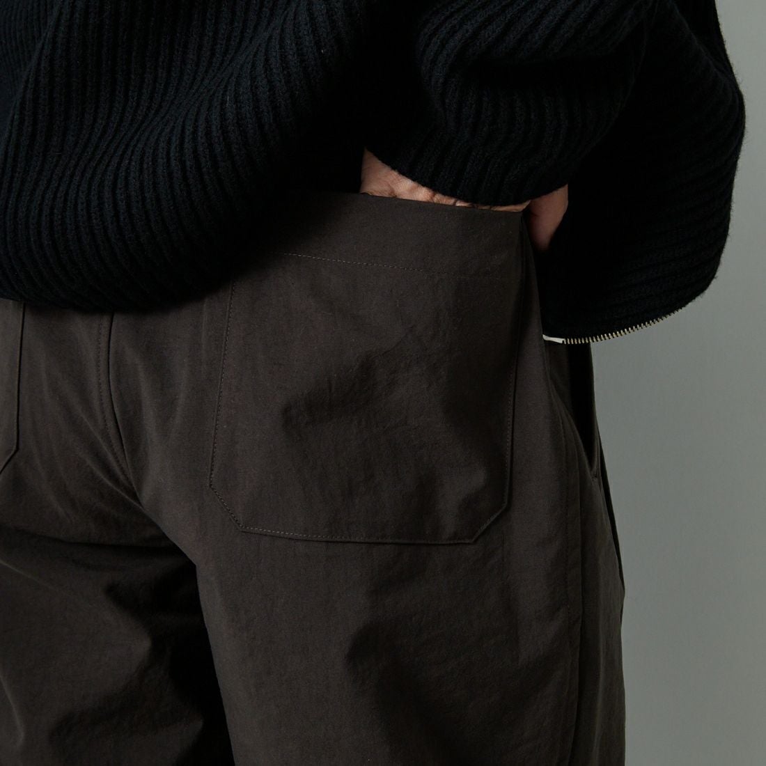 STILL BY HAND [スティルバイハンド] 別注 ナイロンオックステーパードパンツ [2503JF-EX07-JF] BROWN